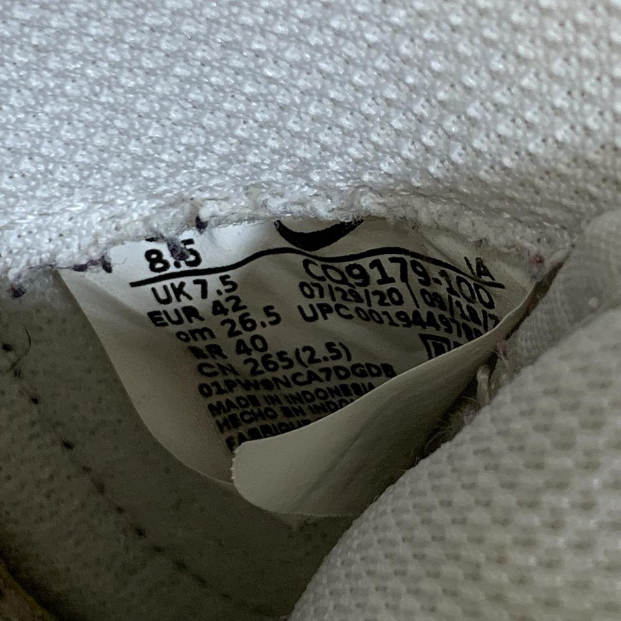 Nike 00s Court Royale white black trainers