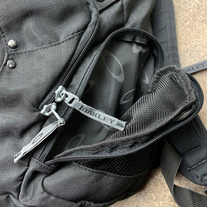 Oakley 00s Planet Pack black backpack