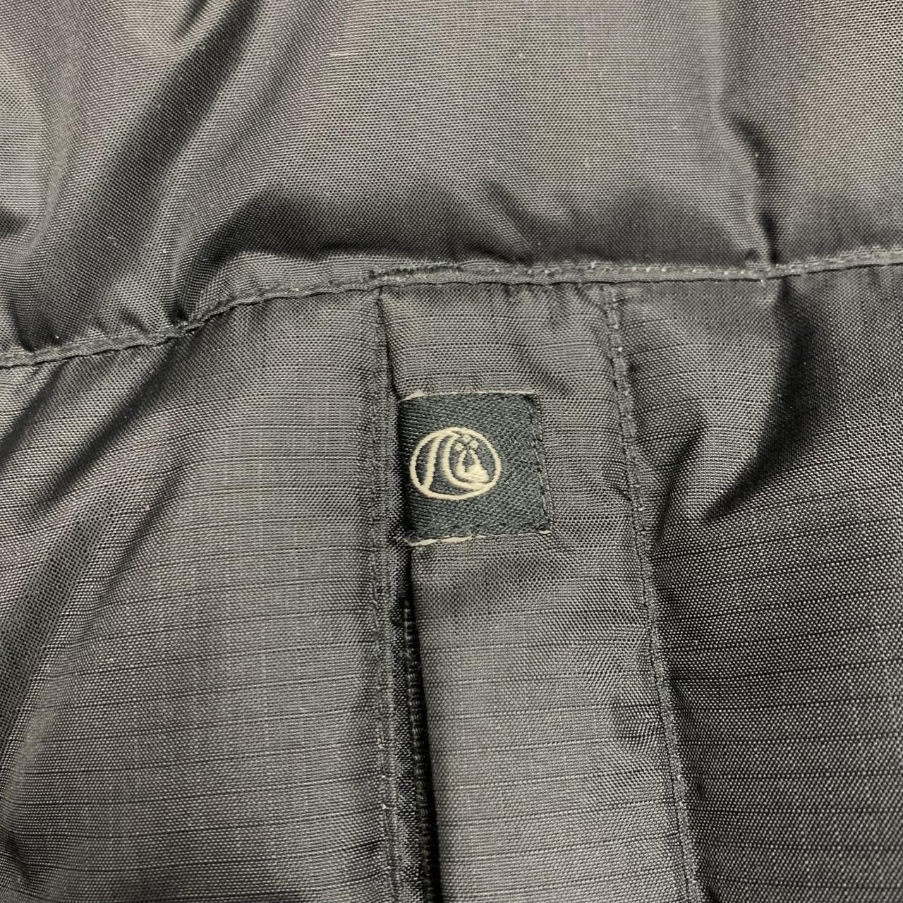 Quiksilver 90s black puffer jacket (L)
