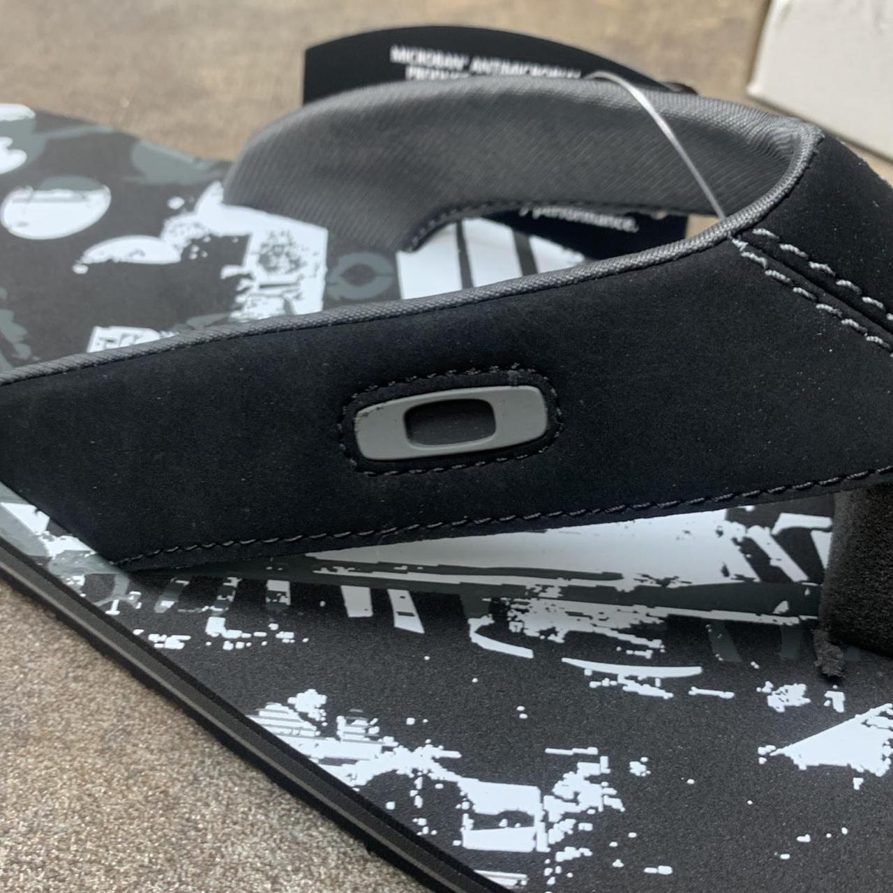 Oakley 00s deadstock black flip flops (9)