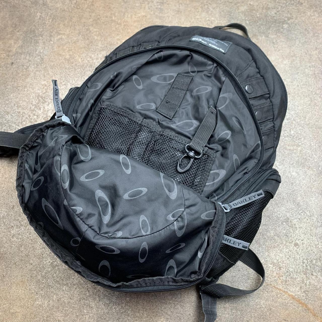 Oakley 00s Planet Pack black backpack