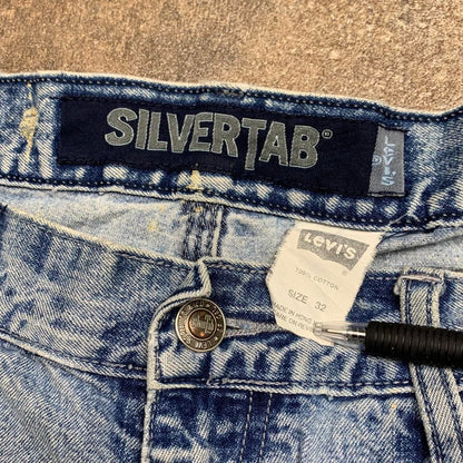 Levi’s Silvertab 90s baggy carpenter jorts (32")