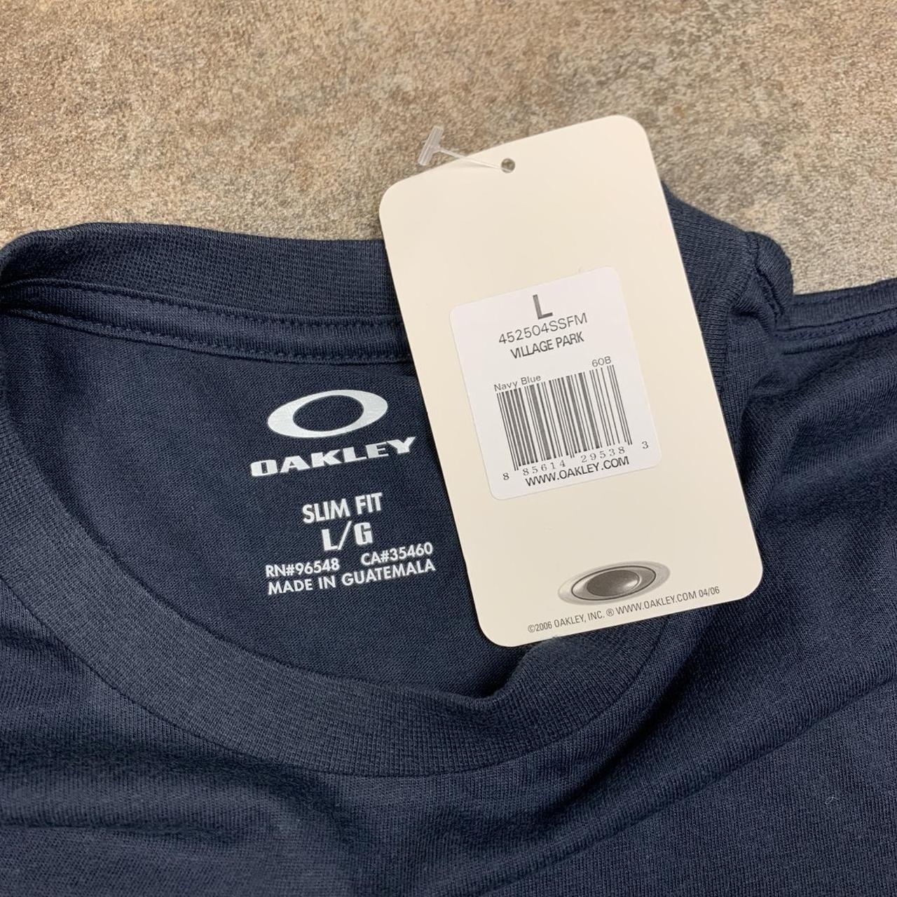 Oakley 00s navy blue graphic tee