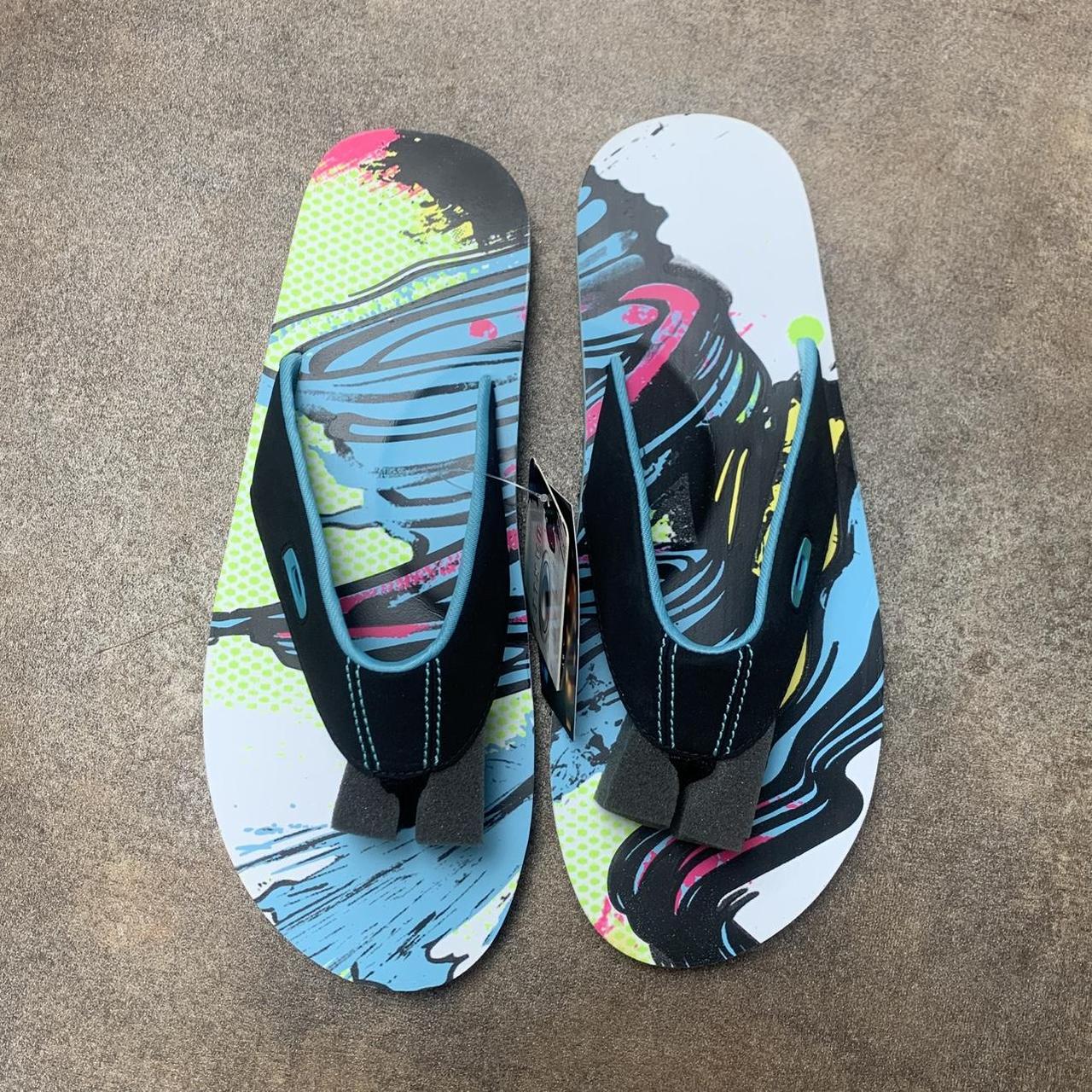 Oakley 00s Canvas graphic flip flops