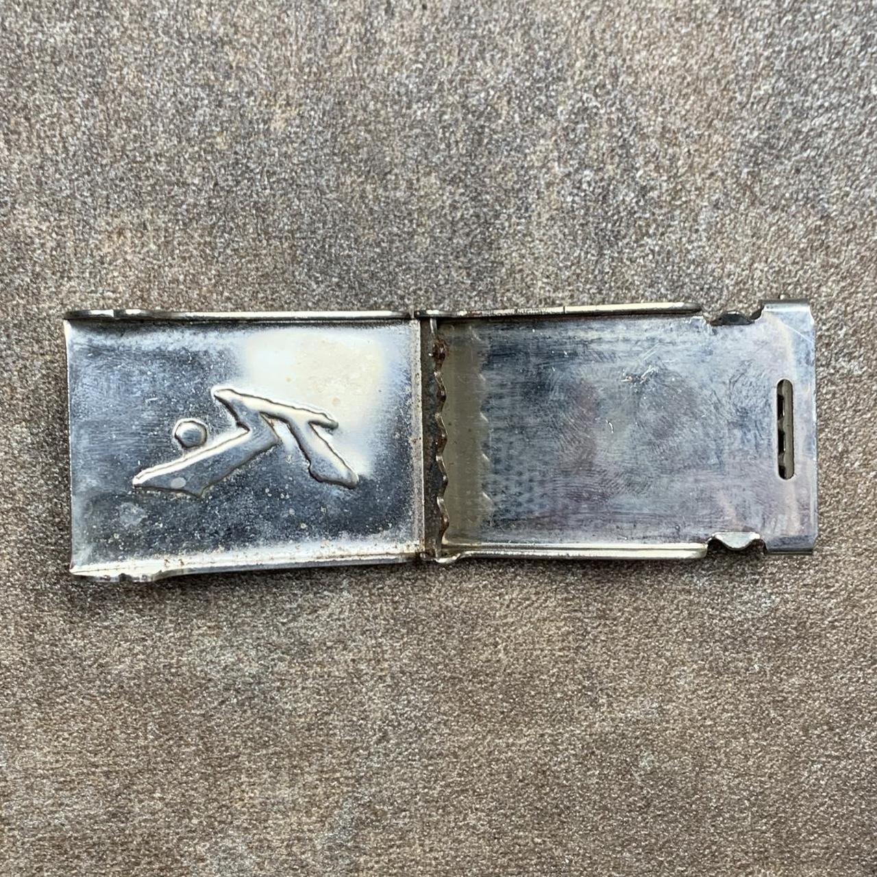 Rusty 00s graphic belt buckle