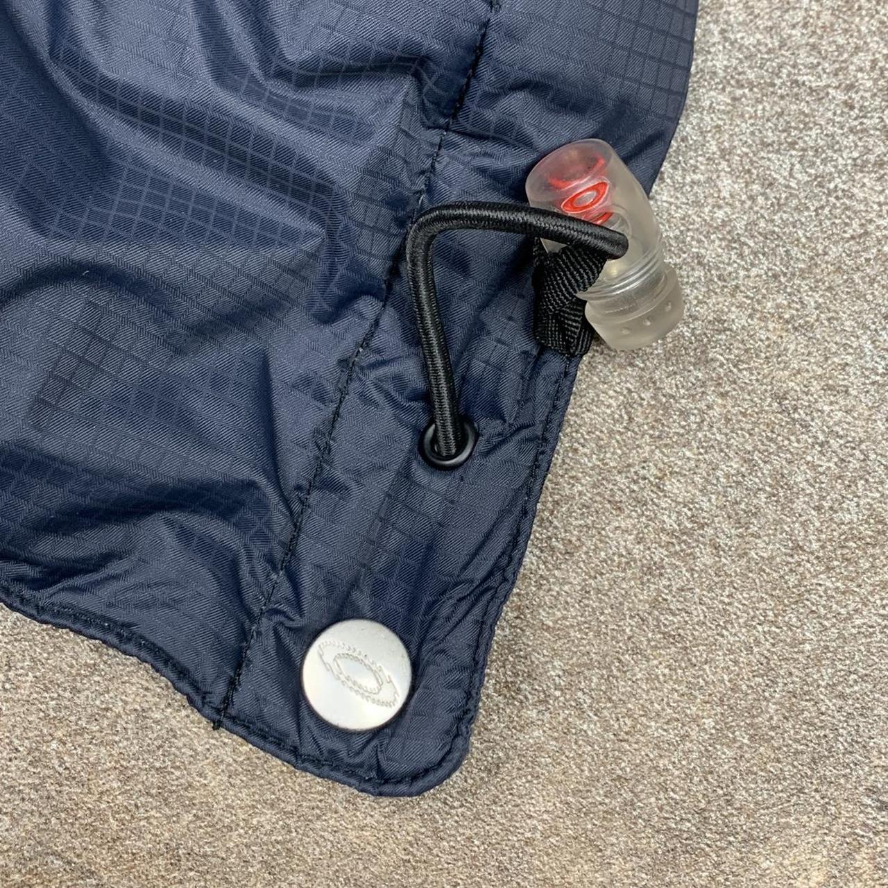 Oakley Software 00s navy puffer utilised ski jacket