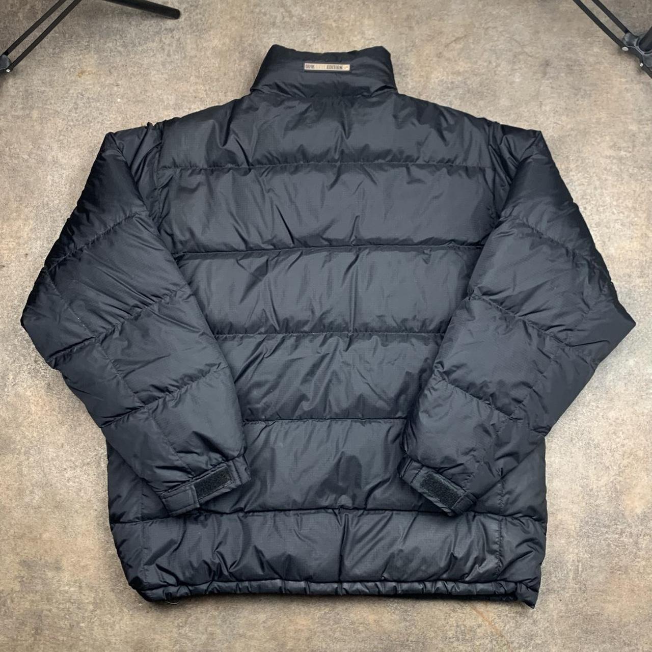 Quiksilver 90s black puffer jacket (L)