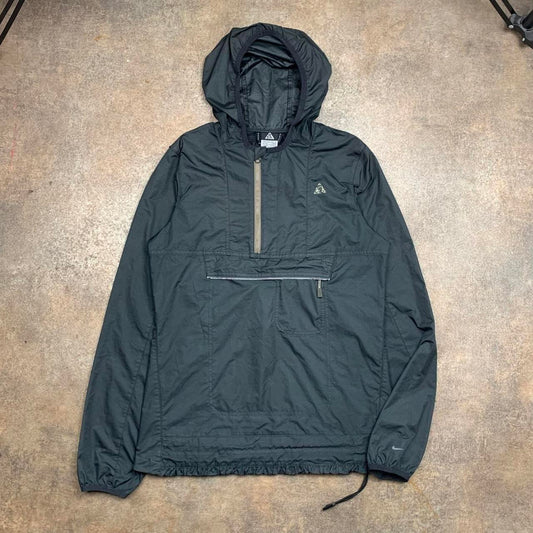 Nike ACG women’s lightweight black jacket