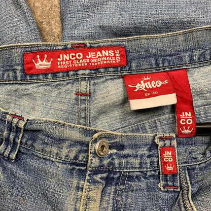 JNCO 00s graphic baggy light blue denim jorts