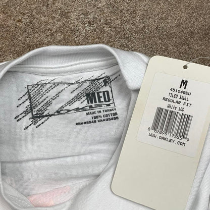 Oakley 00s white skull graphic tee