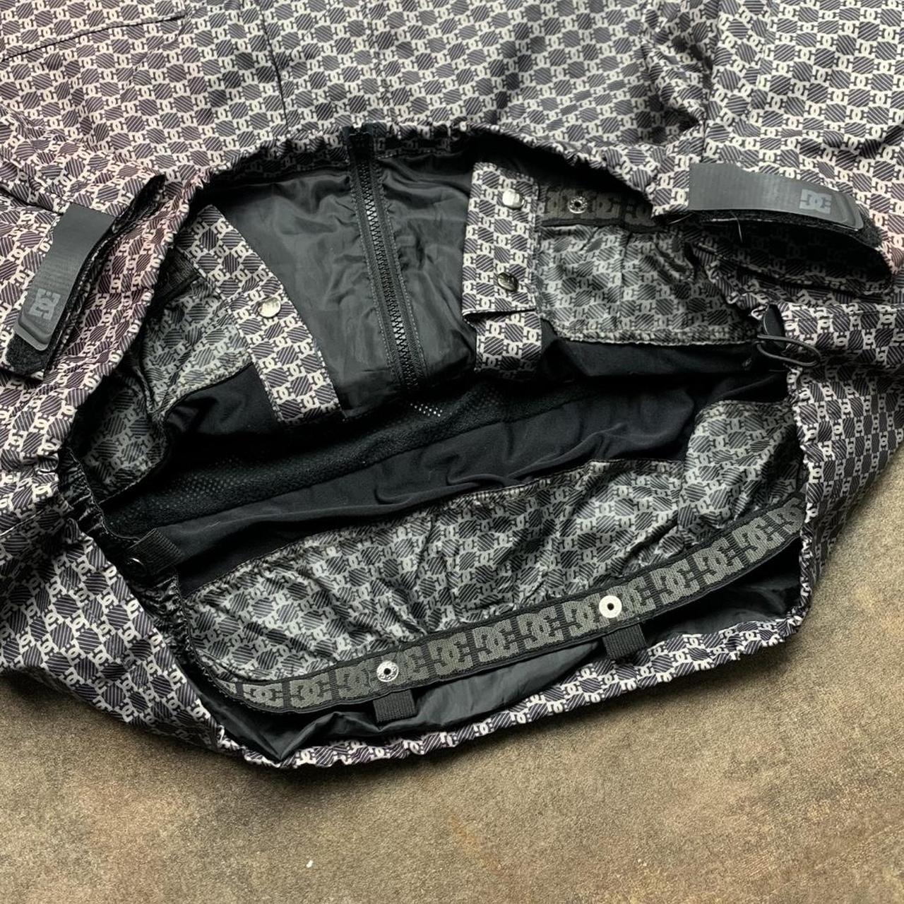 DC Shoes 00s graphic checked grey ski jacket