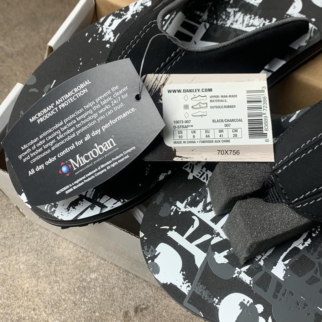 Oakley 00s deadstock black flip flops (9)