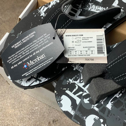 Oakley 00s deadstock black flip flops (9)
