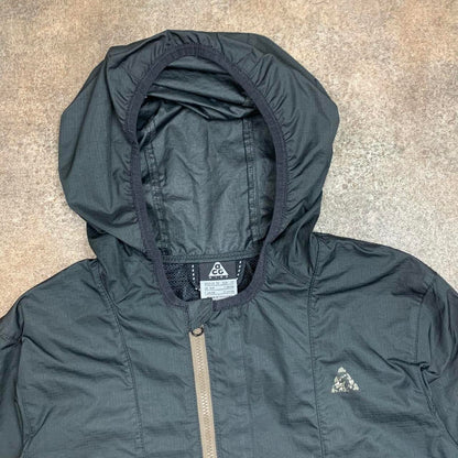 Nike ACG women’s lightweight black jacket