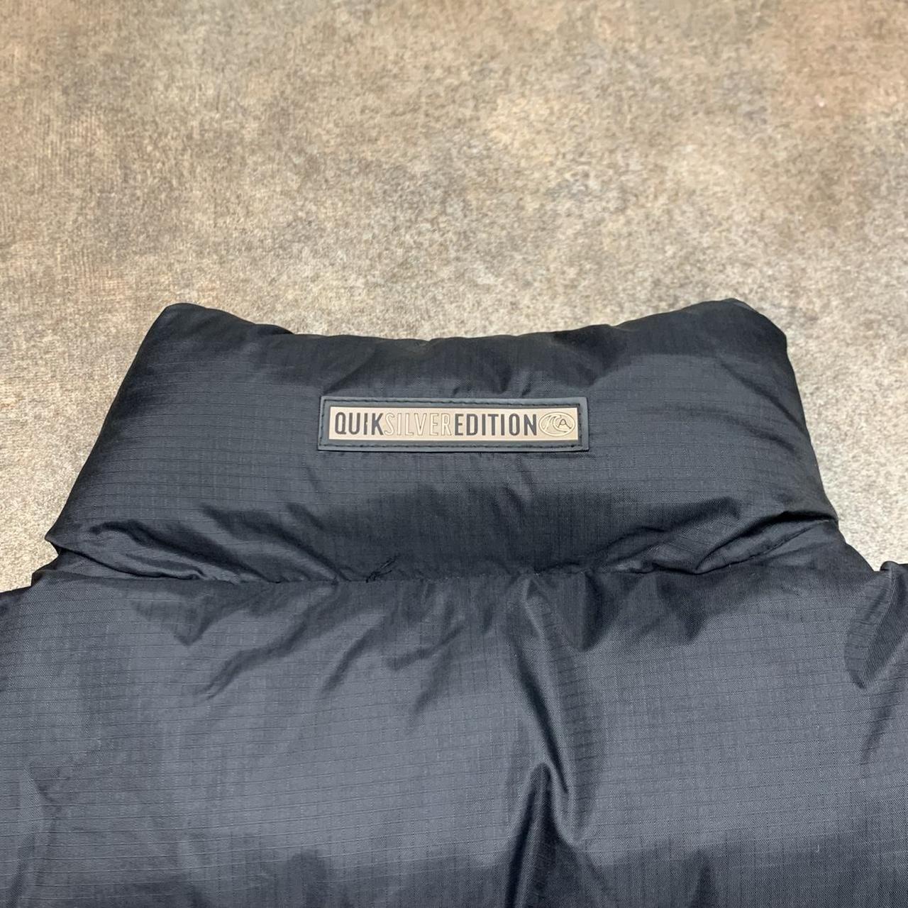Quiksilver 90s black puffer jacket (L)