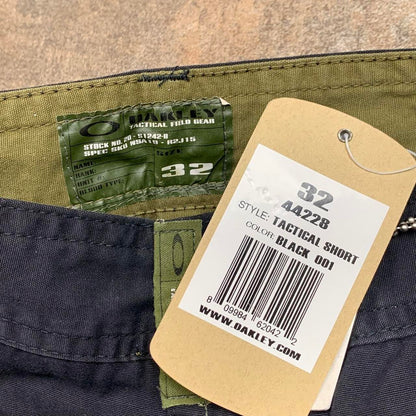 Oakley 00s black baggy graphic cargo jorts
