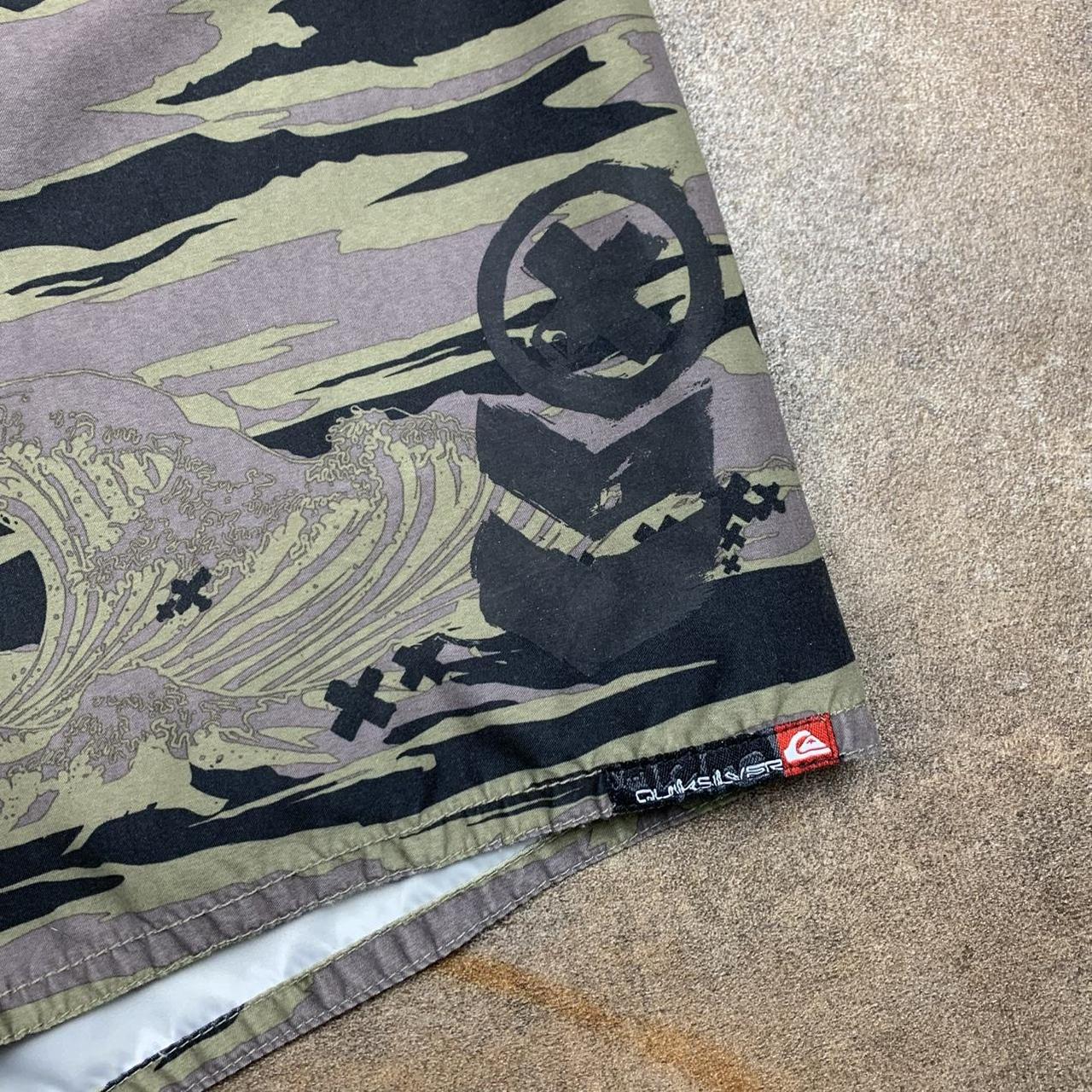 Quiksilver 00s graphic boardshorts (S)