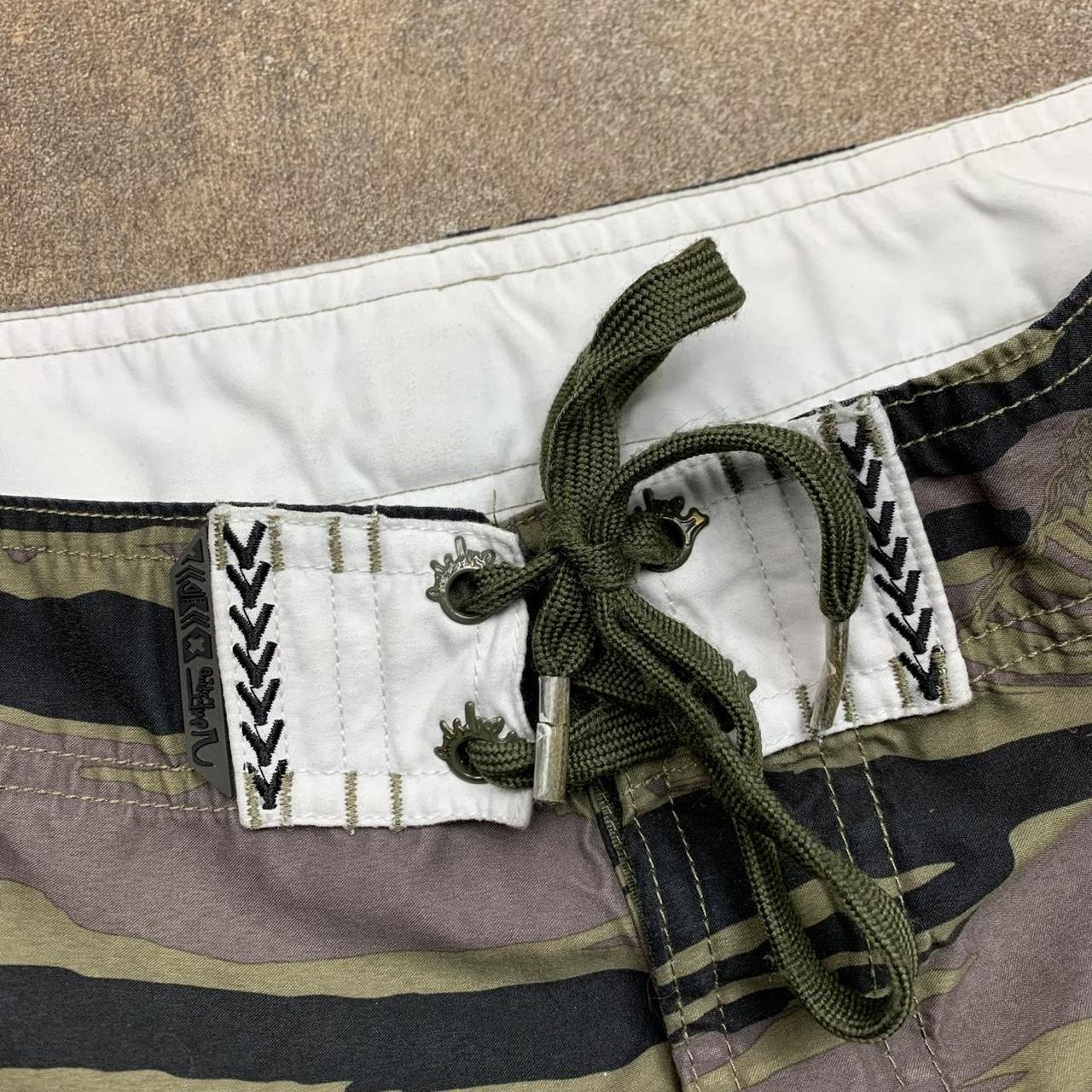 Quiksilver 00s graphic boardshorts (S)